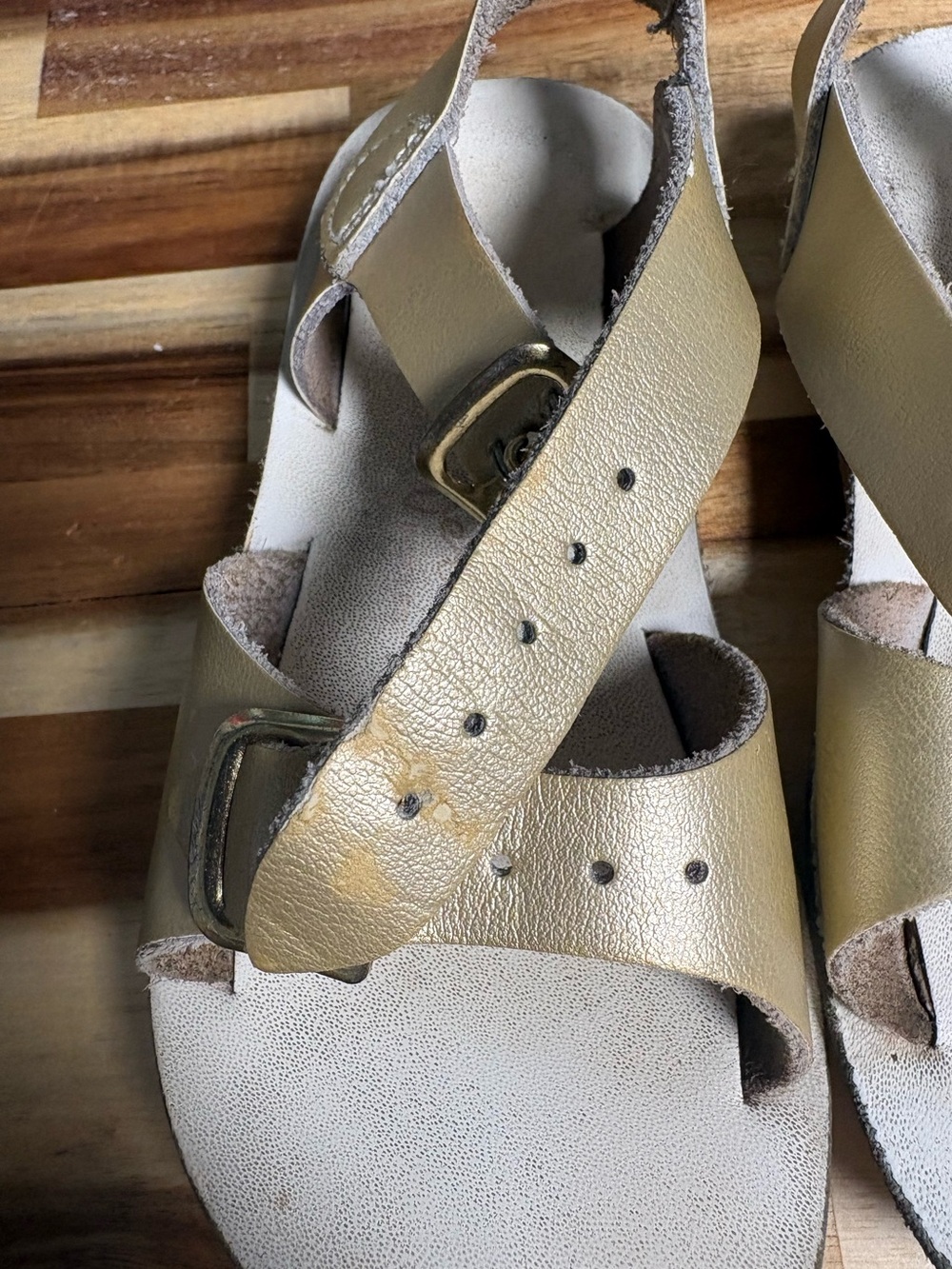 Sun Sans Surfer Metallic Gold Strappy Buckle Sandals - Picture 2 of 9